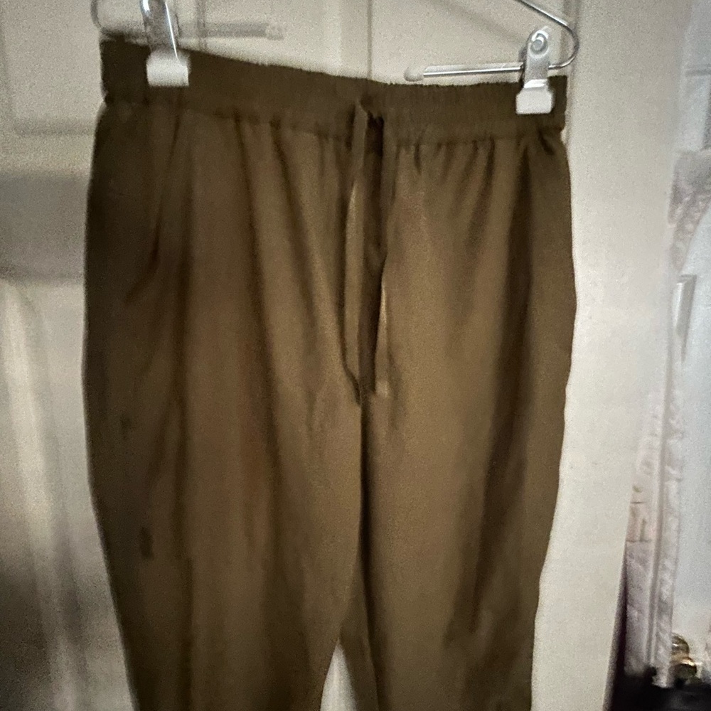 * New Bass Outdoor Joggers SZ Medium Military Green *